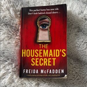 "The Housemaid's Secret" by Freida McFadden, Softcover Book Novel Thriller Drama